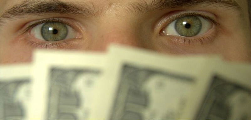 Скупость и жадность заметить в человеке довольно легко