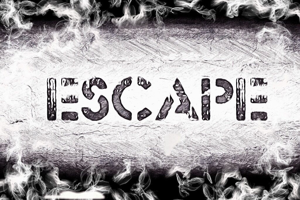 Escape

Ничего уже не тревожит.
Пустота, пустота, пустота.
И часы электронные... тоже.
И от сердца... Тишина.

За окном тихо падают капли
В январе дождь идёт, дождь идёт.
Ветер веткой по окнам царапает.
Ветер песню о снеге поёт.

И с годами всё стало не празднично 
Тусклым стало и серым давно
Не спасает уже одеяло,
не смотреть бы уже и в окно.


Книг прочитанных полная полка
Непрочитанных  5 гигов
На ноутбуке пылится бумажка
ip роутера, логин и пароль

Интернетом отравлен, контужен
Поколение гугл окей 
Понимаешь, что больше ненужен
Нажимаешь: delete+shift...escape 
