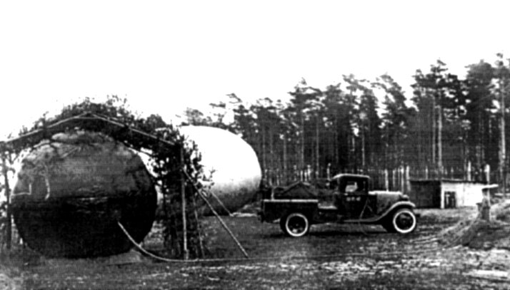 27 октября 1941 года вышел приказ о переводе автомобилей на отработанный водород. 