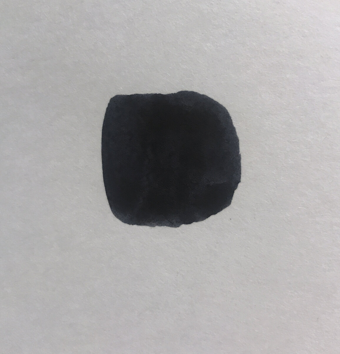 Черный выбирайте насыщенный, с нейтральным оттенком