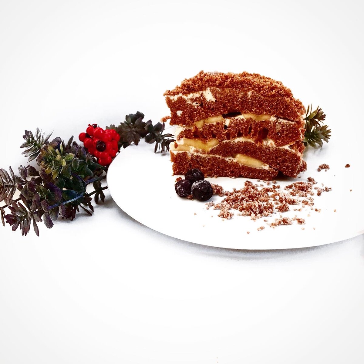 На фото торт из 4 коржей. 