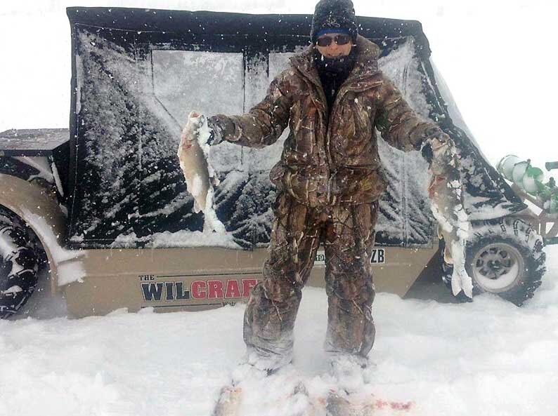 В полной экипировке вездеход для зимней рыбалки Wilcraft напоминает плавающий рыболовный домик, а в камуфляжном исполнении – охотничью засидку.