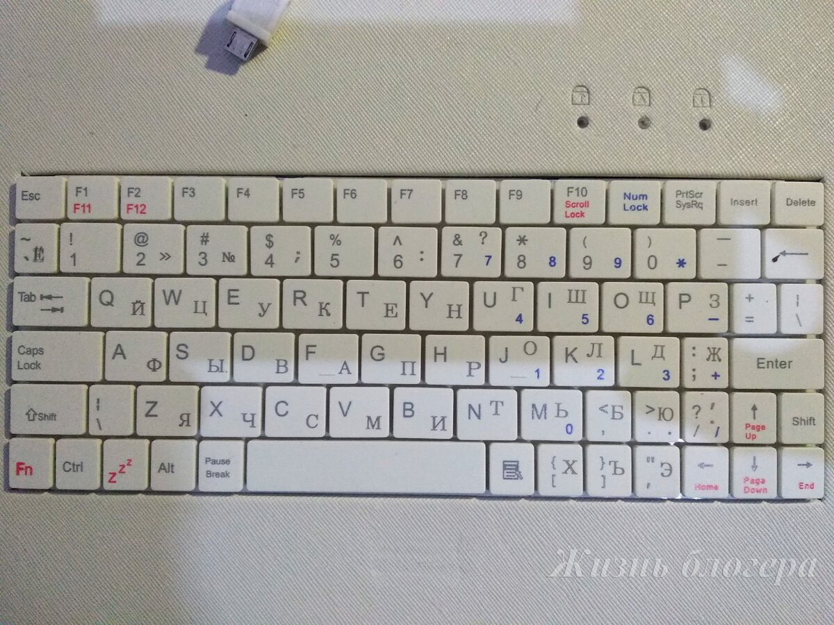 Только она выполнена заметно компактнее, чем компьютерная клавиатура.