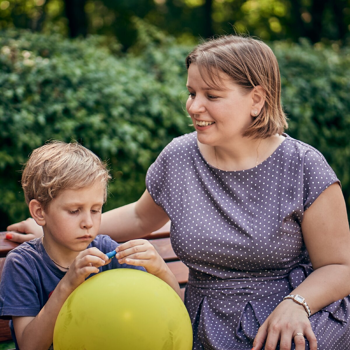 Есть мнение что с переподготовки все логопеды недологопеды. А только тот, кто окончил ВУЗ после 11 класса. 