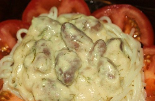 Ингредиенты:⠀⠀⠀ ⠀ ⠀⠀⠀⠀⠀⠀⠀⠀ ⠀⠀⠀⠀⠀⠀⠀ ⠀⠀ ⠀⠀⠀⠀⠀⠀ ⠀⠀                                                                              Куриные сердечки — около 1 кг
натуральный йогурт без добавок 1 стаканчик (125 г)
сыр плавленый 100 г
чеснок 2 зубчика
зелень (петрушка, укроп) по вкусу
лук репчатый 1-2 шт. среднего размера