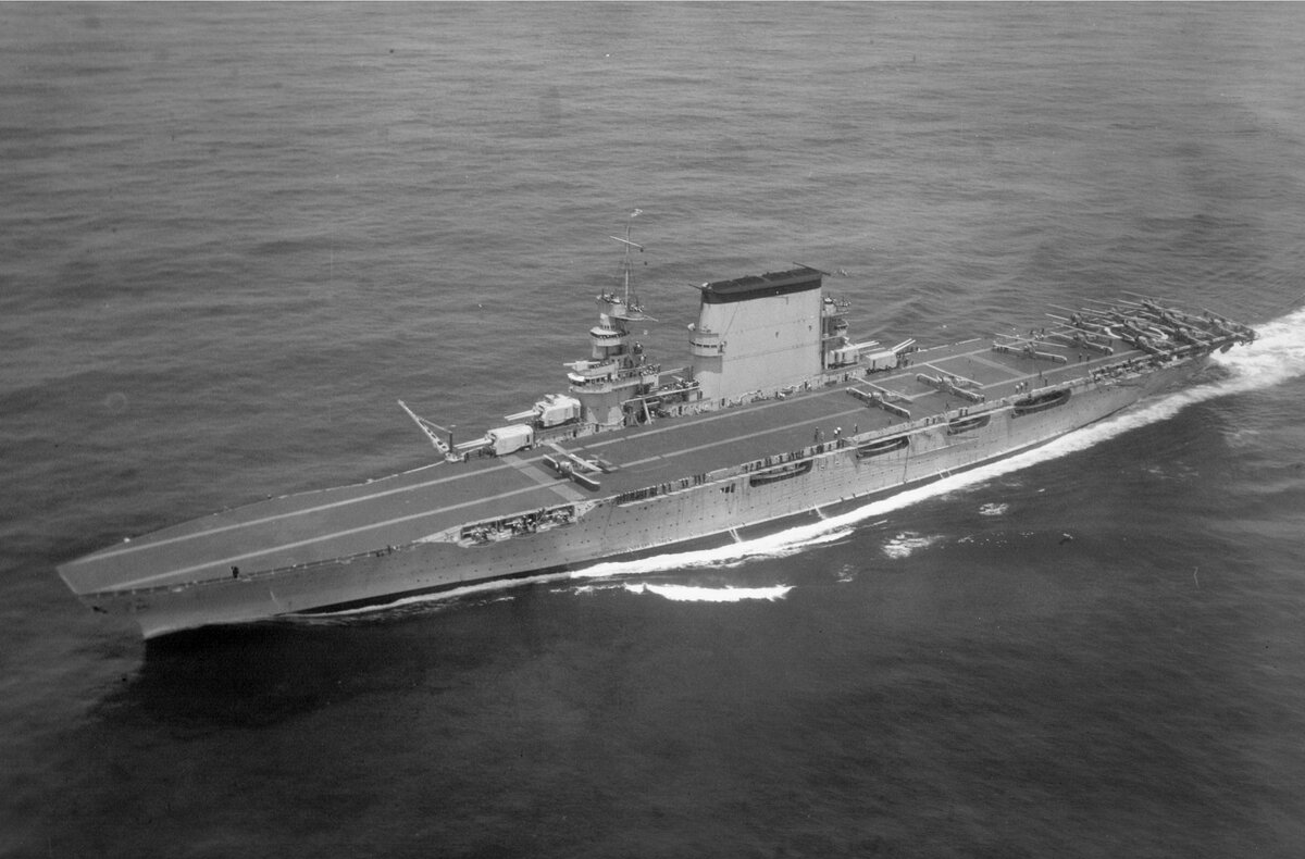 Авианосец CV-2 «Лексингтон» готовит к запуску торпедоносец Т4М «Мартин»