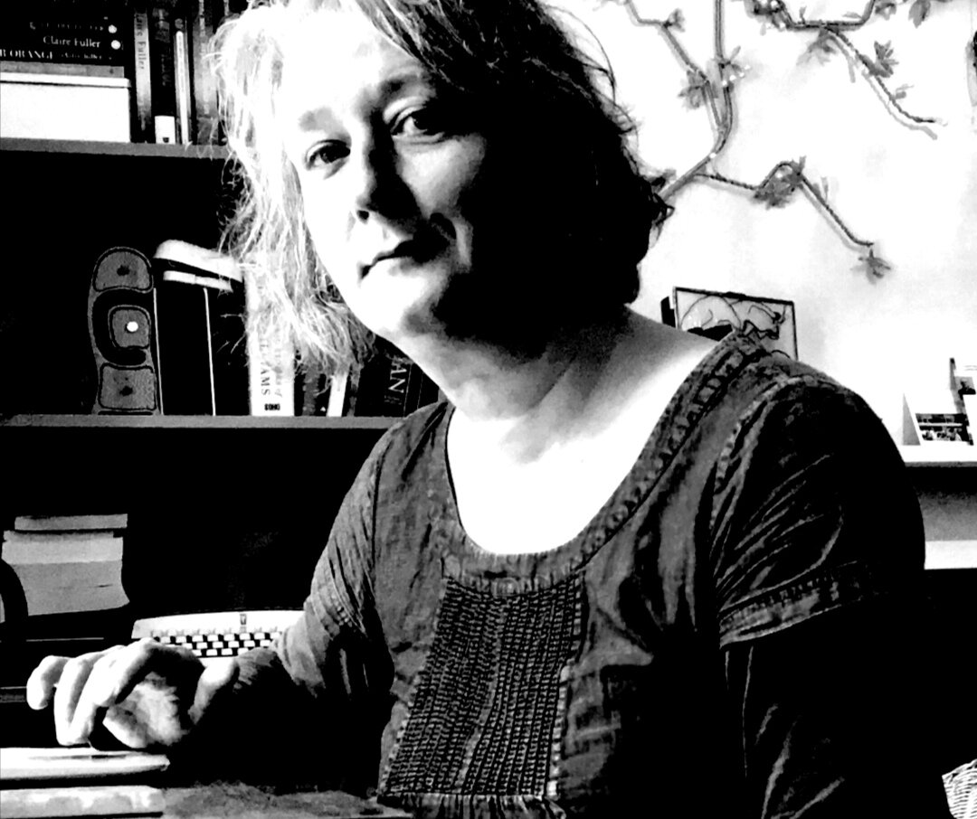 Граймс (клэр элис буше). Клэр перевод. Re 2 remake клэр. Claire игра. Чужестранка сериал 2014.