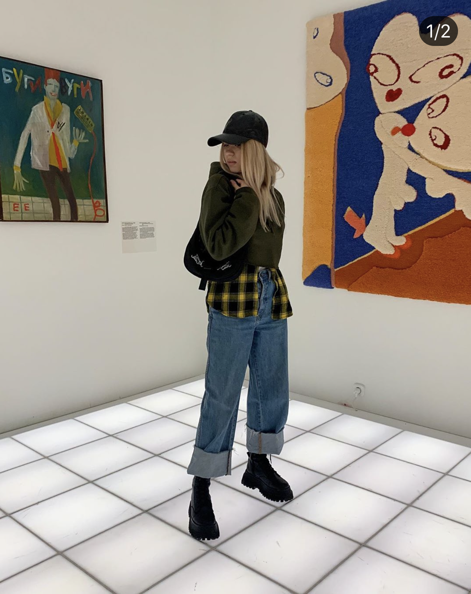 Все масс-маркет, рубашка - секонд-хенд. Кепка и сумка с asos. 