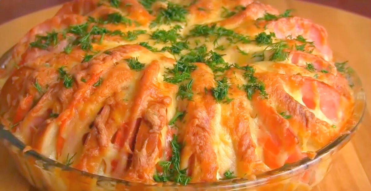 А получится у нас такой замечательный пирог. Готовится он легко, а результат стоит того, что бы потратить на него 10 минут вашей жизни.