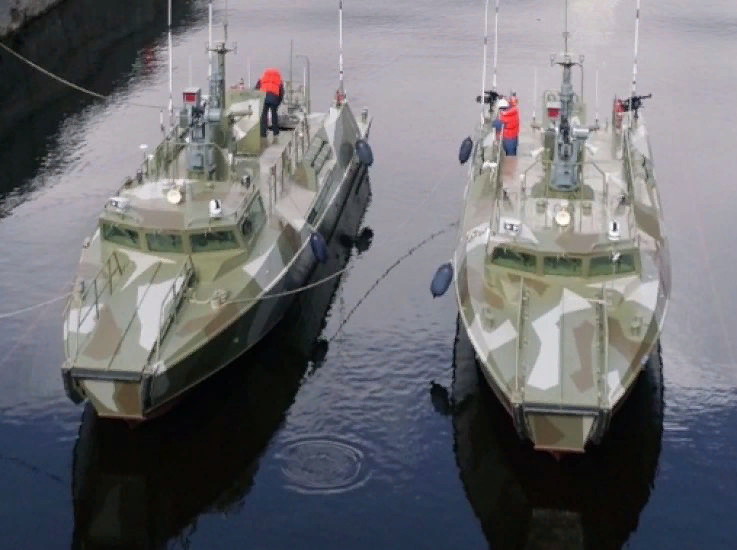 Два катера в Санкт-Петербурге, ожидают начала испытаний