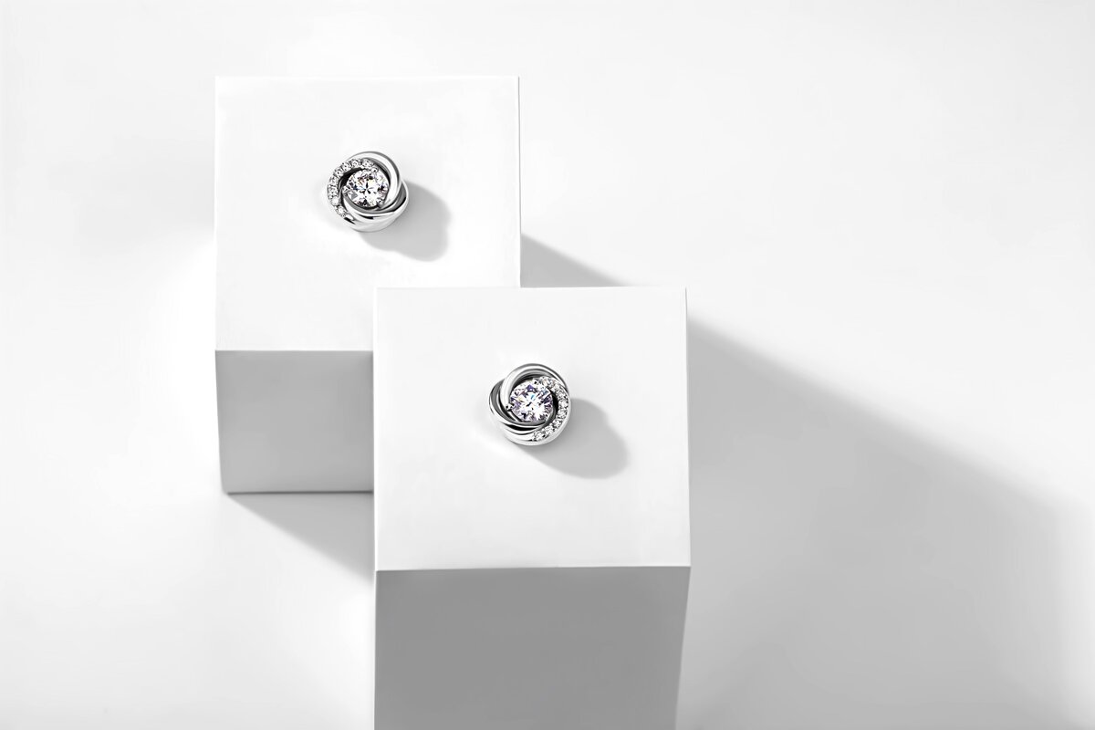 Пусеты. Белое золото и бриллианты