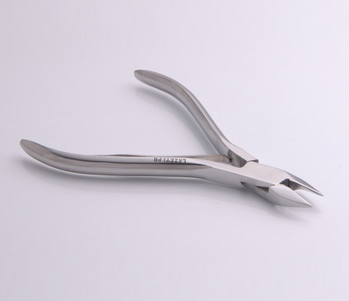 Взято из https://lazeti.ru/katalog/manikyurnye-kusachki/kusachki-dlya-vrosshikh-nogtey/151-kusachki-dlya-nogtey-lezvie-12-mm/