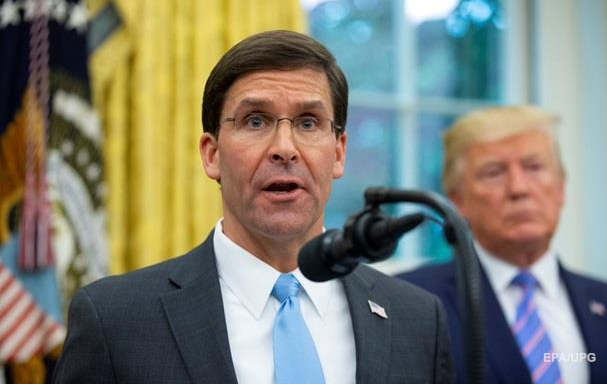 На фото: Марк Эспер- глава Пентагона (на переднем плане)              https://korrespondent.net/world/4121878-mark-esper-ofytsyalno-stal-hlavoi-pentahona