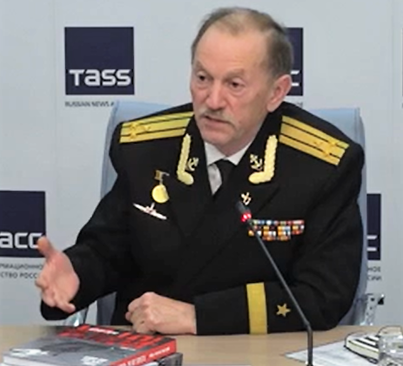 Председатель Санкт-Петербургского Клуба моряков-подводников капитан 1 ранга И.К. Курдин на коференции. Фото ТАСС