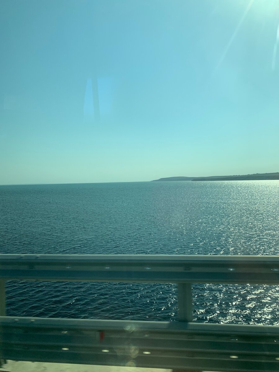 Вид из автобуса с моста 