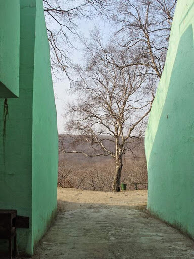 Через этот проезд осуществлялся подвоз боеприпасов для разгрузки во внутреннем дворике. 