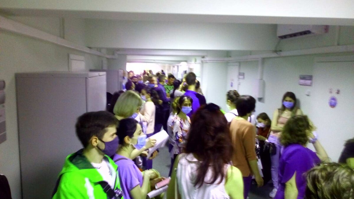 типичная картина у кабинета, где идёт кварцевание (то есть люди ушли)