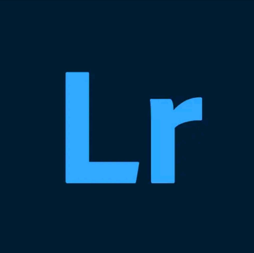 LightRoom доступен для IOS и Android.