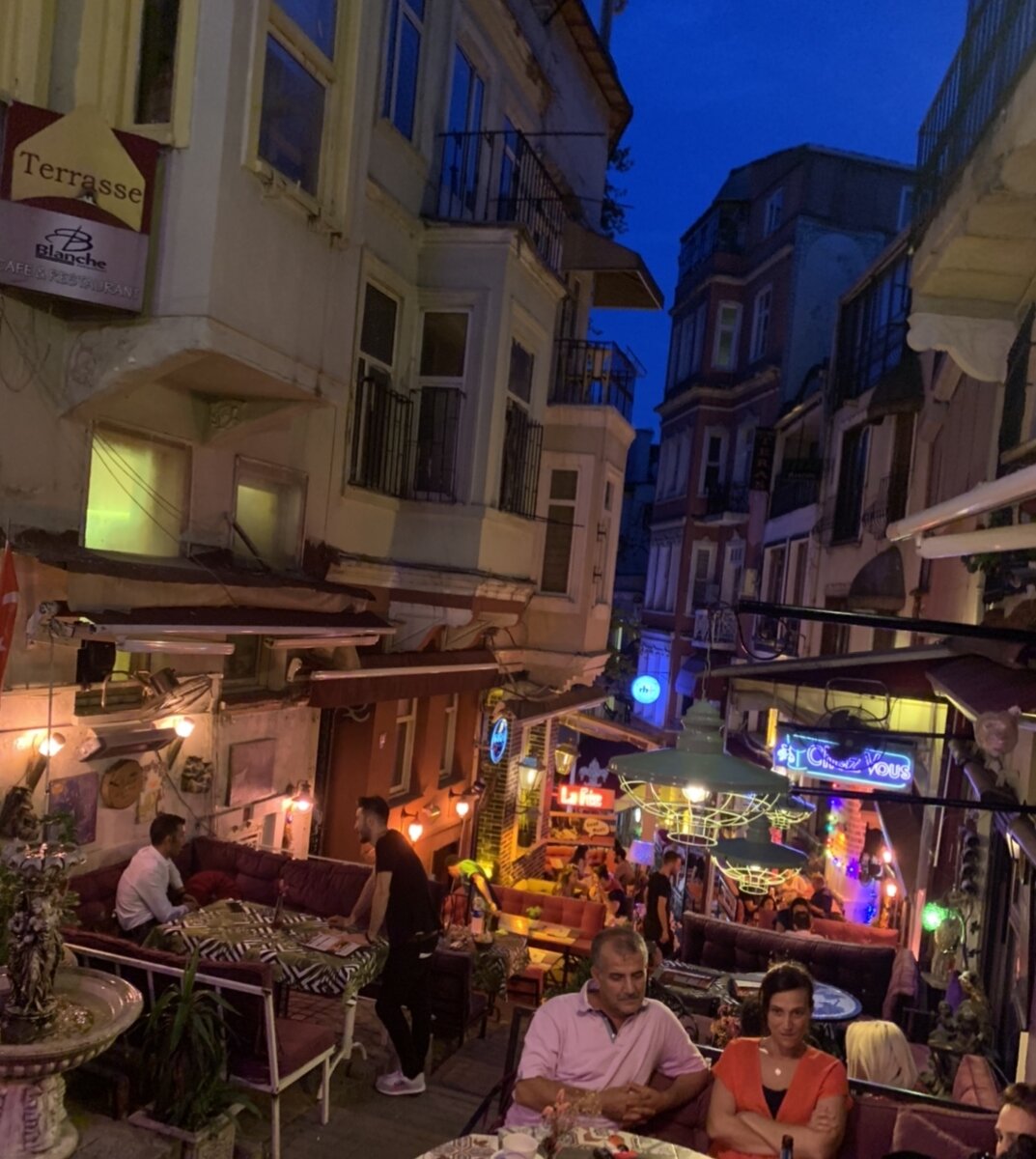 Узнав, что мы будем жить прямо на этой улице, мы очень обрадовались