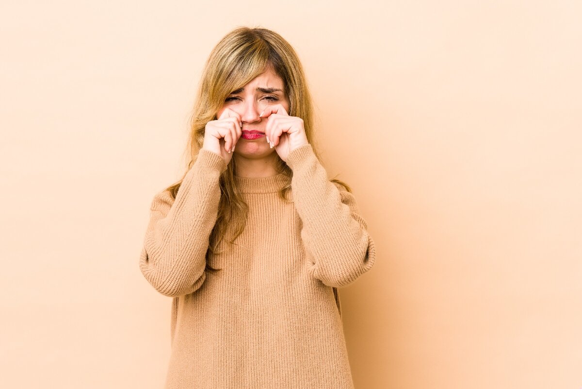 Мужские слезы во сне говорят о наступлении благополучия.