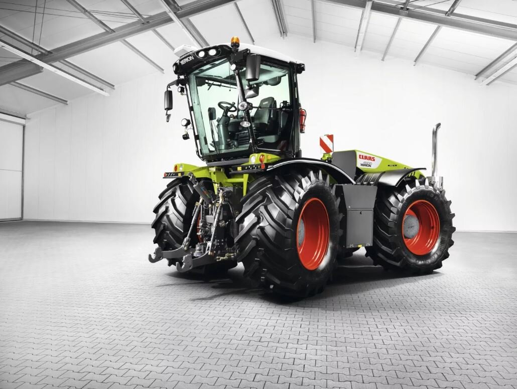 Трактор CLAAS Xerion