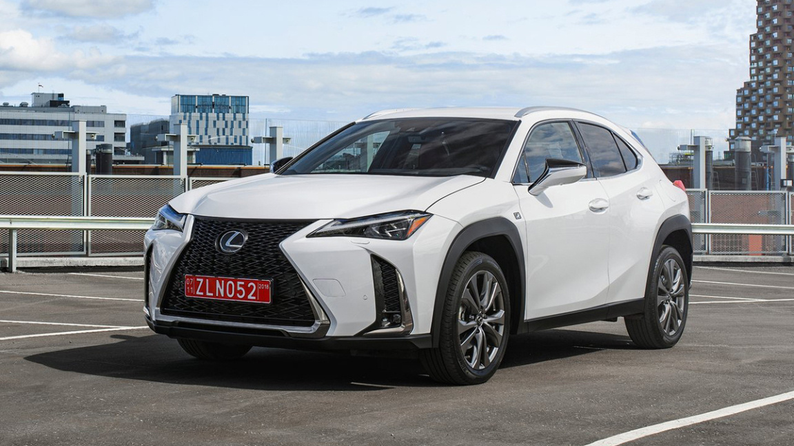 Начинаем наше первое знакомство с младшим представителем линейки кроссоверов Lexus – моделью UX, дебютировавшей в России в прошлом году.