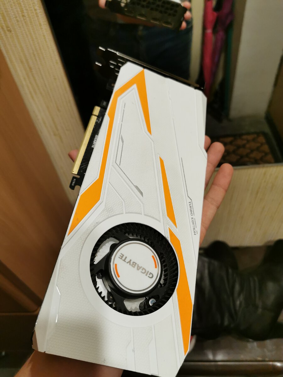 Вот оно чудо от Gigabyte,  gtx 1080ti gaming turbo (тяжелое -1.2кг)