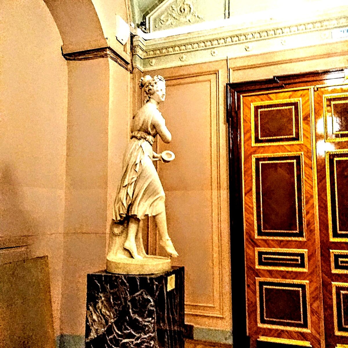 Скульптура в театре. Фото автора.