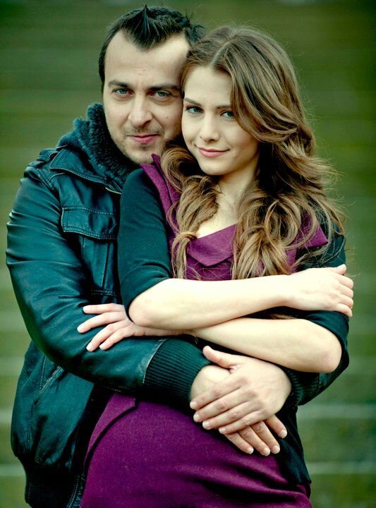  Эзги Асароглу/Мекнун  и  Али Ата/Лейла