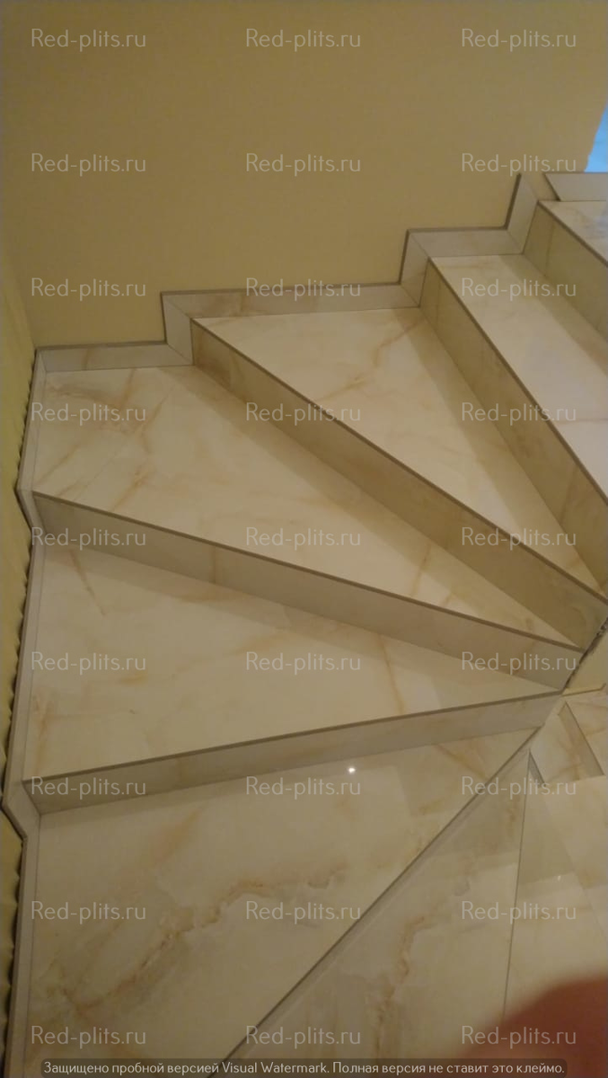 Отделка лестницы из керамогранита Onyx Beige