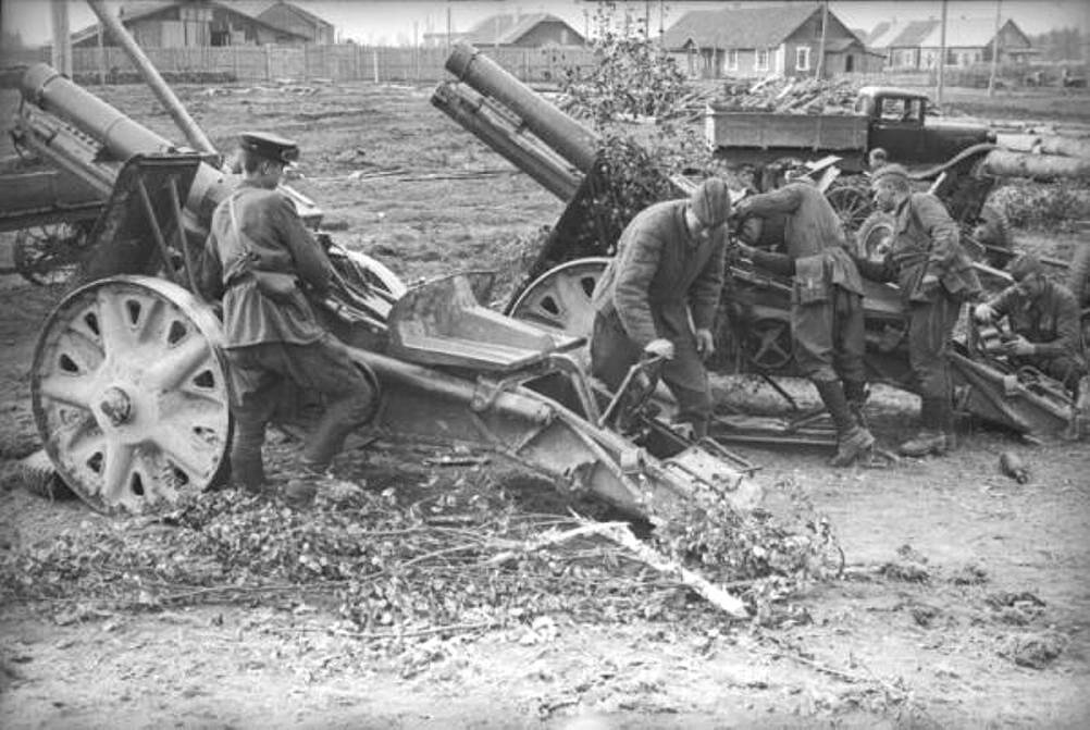 Трофейные солдаты. Трофеи РККА 1941. Артиллерия вермахта 1941. Трофеи РККА В ВОВ. Трофеи вермахта в 1941 году.