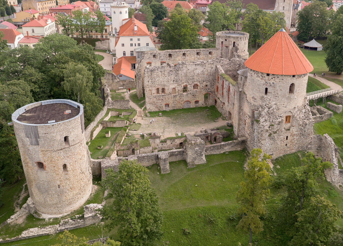 Цесисский замок (он же Венденский замок). Остатки кастеллы (современное состояние).