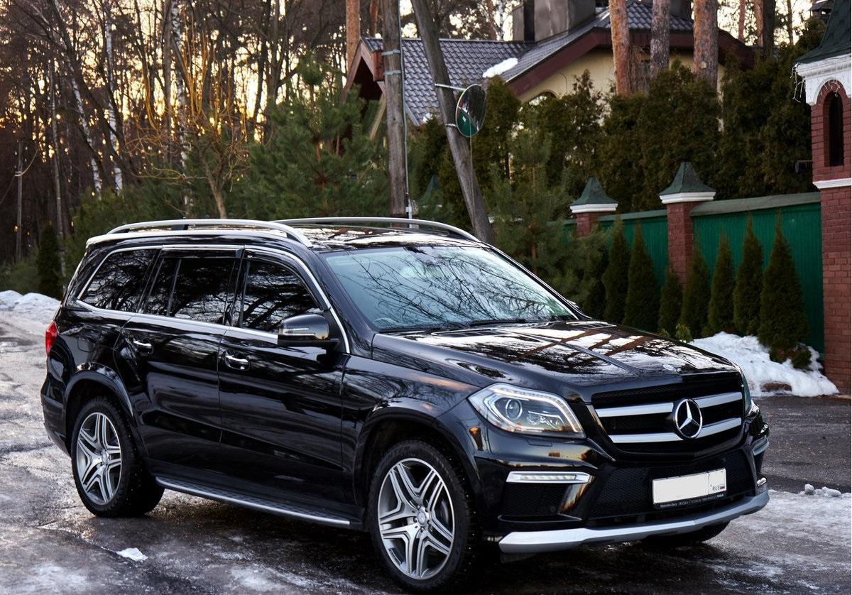 Mercedes - Benz GL350.