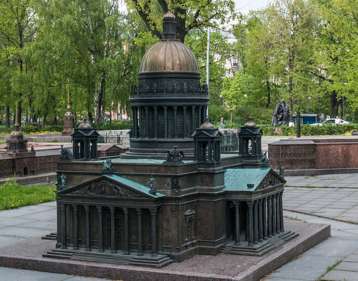 Санкт-Петербург в миниатюре в Александровском парке на Горьковской