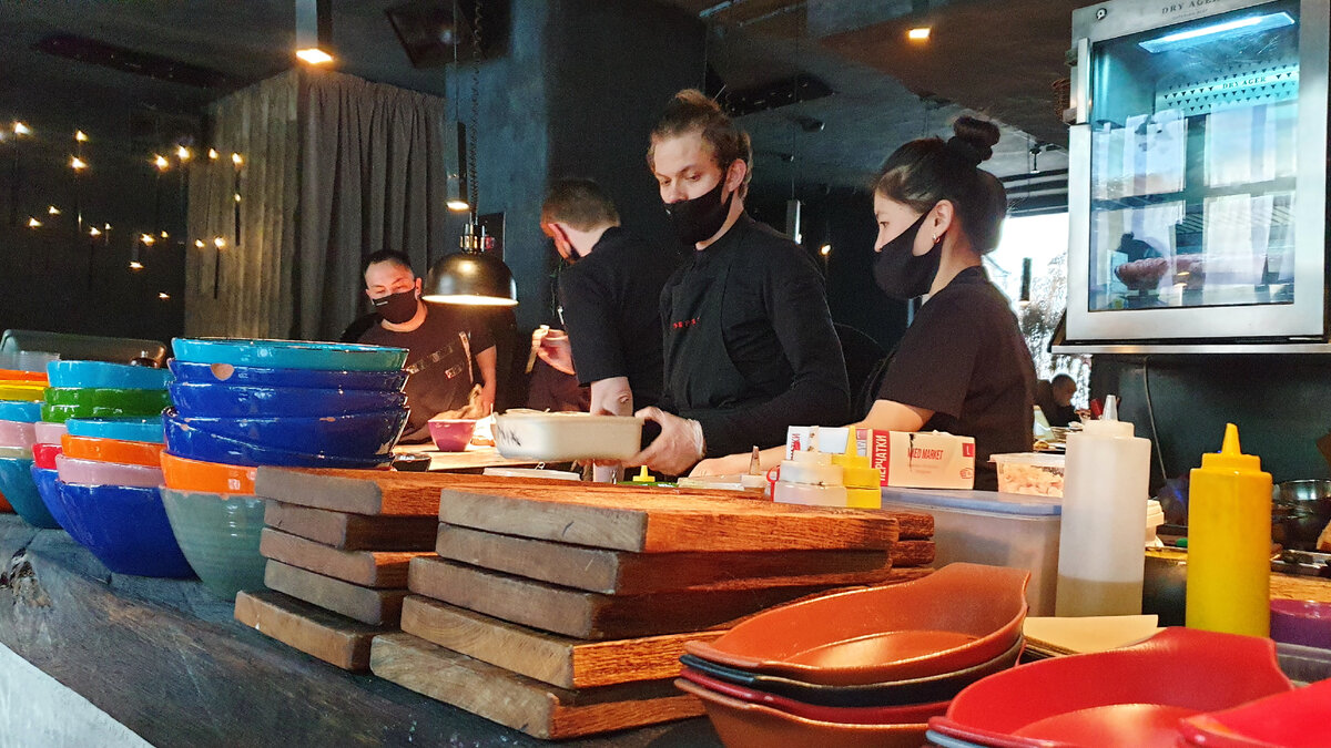 Натюрморт с посудой