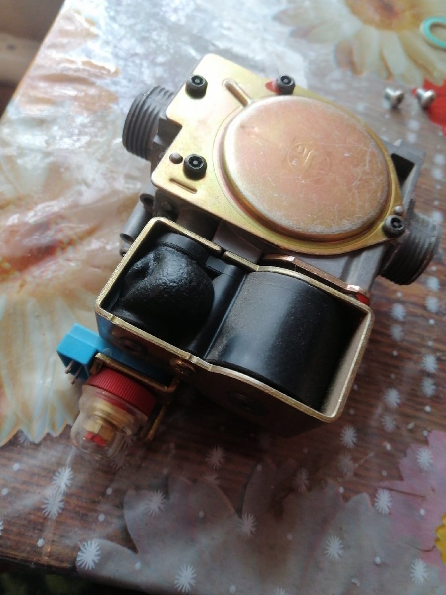 На газовом клапане, расплавило катушку.скачок электроэнергии.