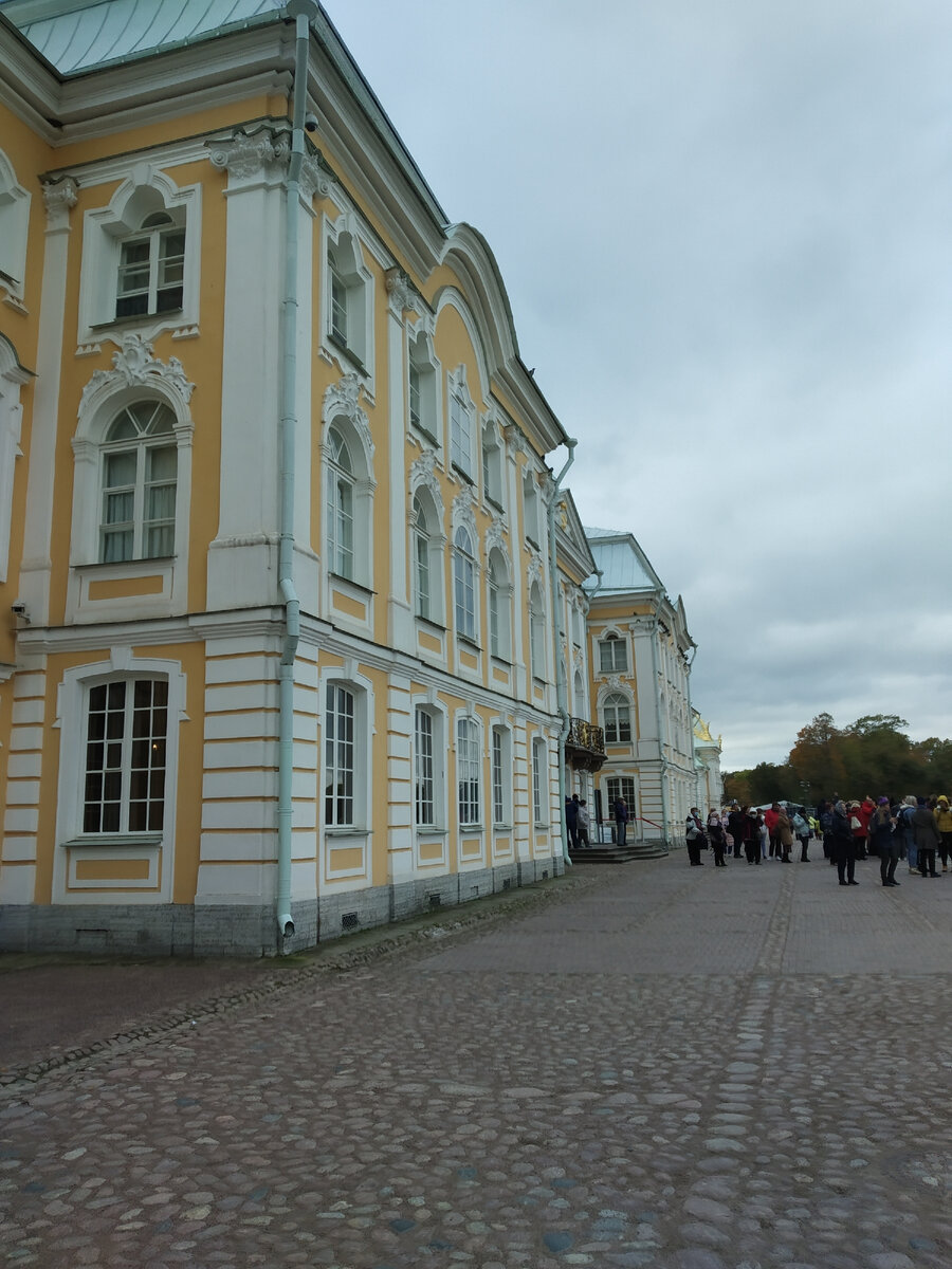 Большой Петергофский дворец со стороны Нижнего парка. Фото автора