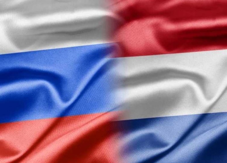 Флаг россии франции и нидерландов