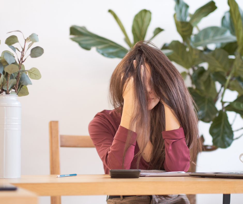 Довлеет над человеком. Призрачная планета фильм 1961 постеры. Довлеет над человеком. Человек идет по головам. Давление на человека асихо.