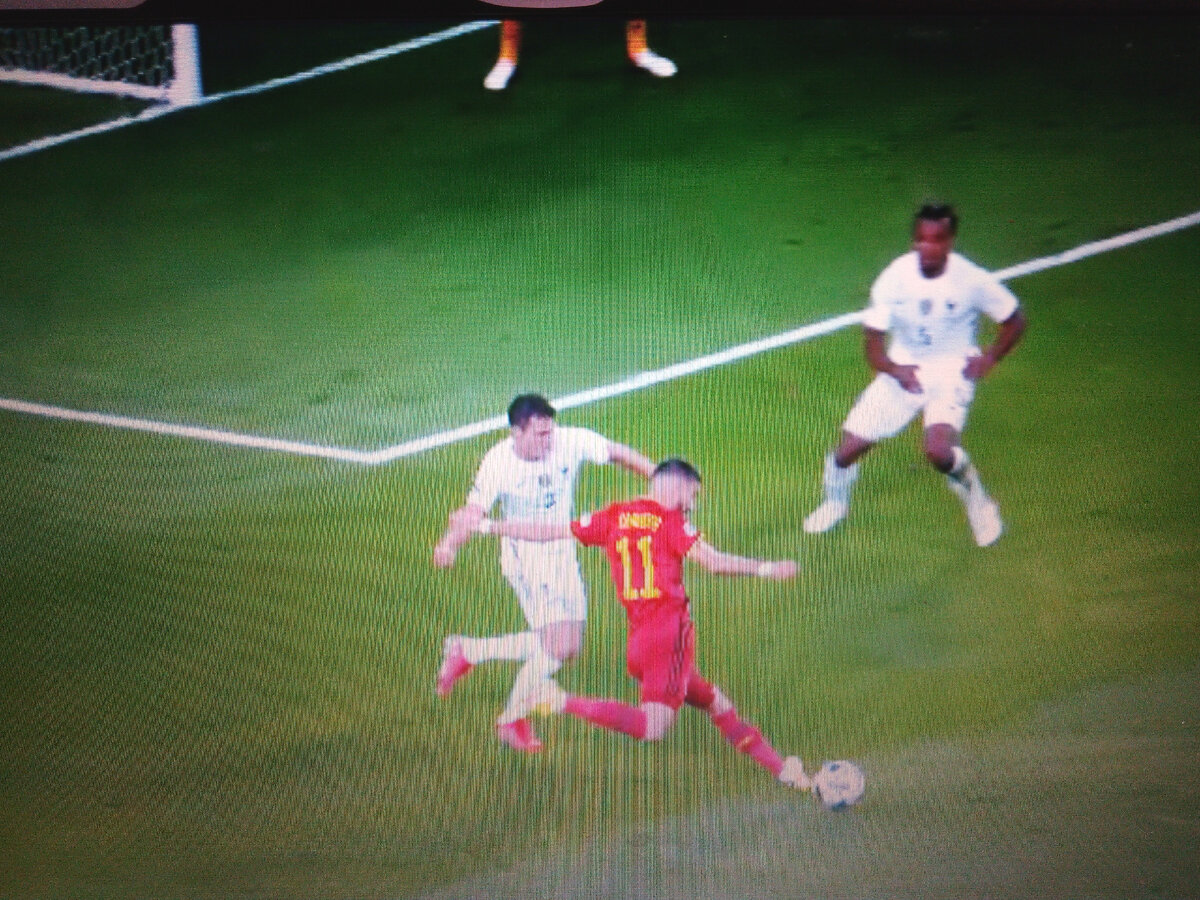 Карраско бьет.  