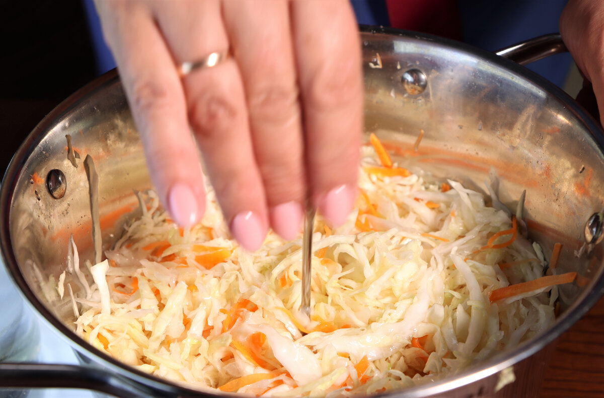 Гнёт для квашения капусты. Квашеная капуста с сахаром. Квашеная капуста с лапшой. Квашеная капуста с пивом. Квашеная капуста готова