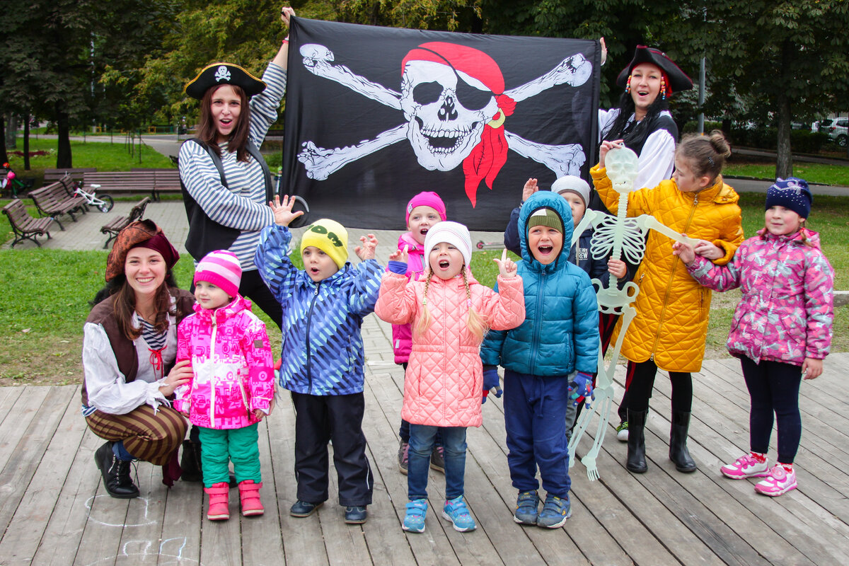 Пиратский праздник для малышей на улице.