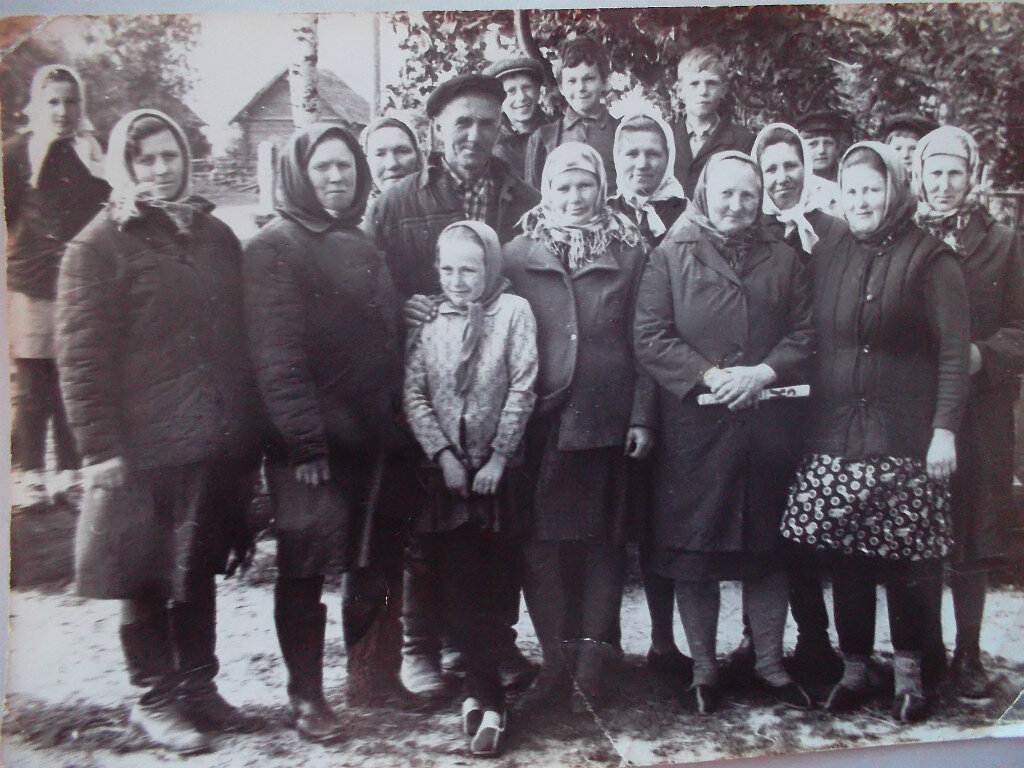 1970-е годы, Соловьёвка, Баренова Елена Ивановна (первый ряд крайняя справа)