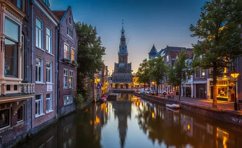 Как правильно называется эта страна: Голландия или Нидерланды? И как двум совершенно разным фамилиям удалось закрепиться в одной стране?