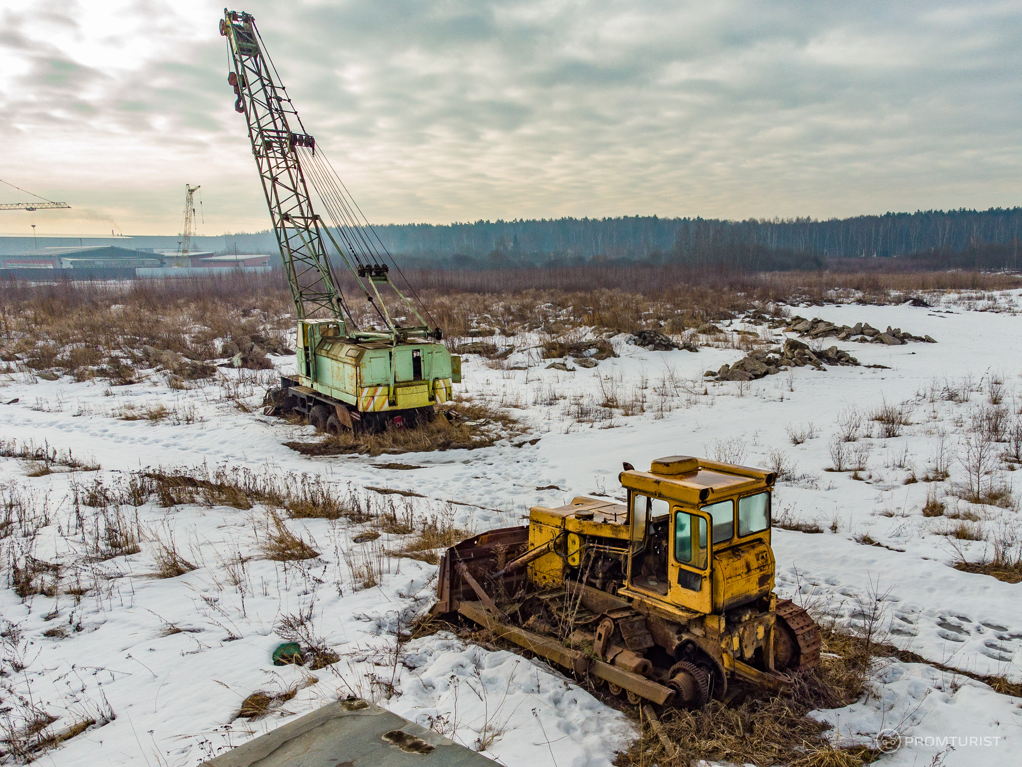 Брошенная строительная техника в Подмосковье. У богатых россиян — свои причуды ????7