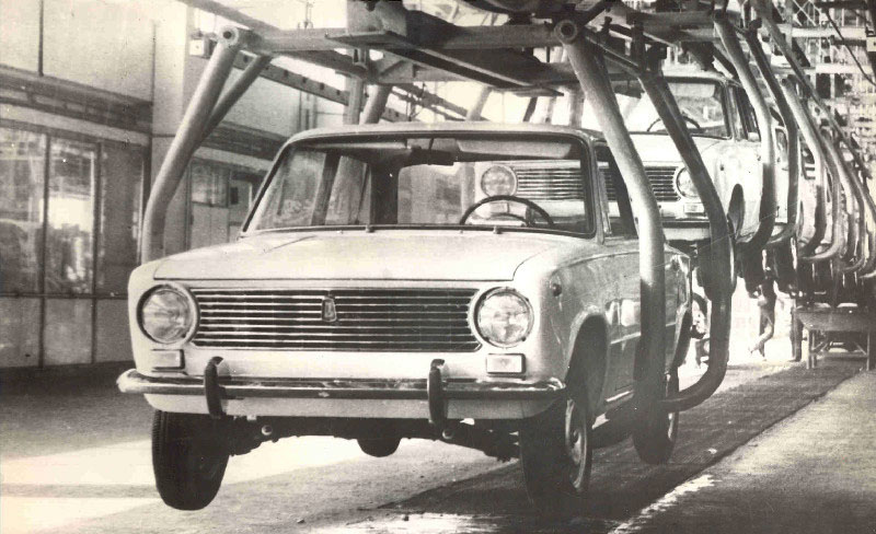 АвтоВАЗ. С конвейера сошли первые автомобили. 1970 год