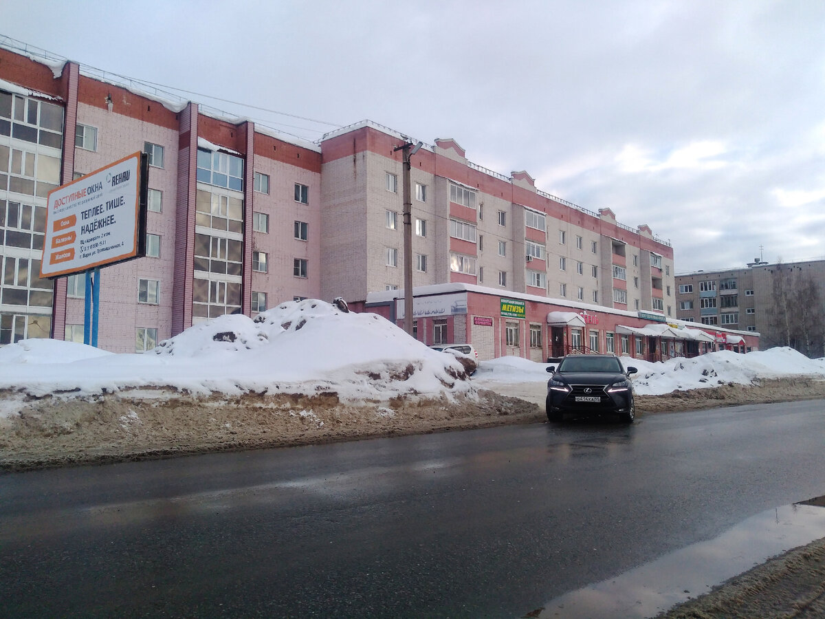 Дорога оттаяла, но сугробы не уменьшились