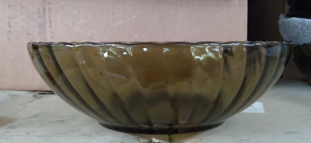 Салатник 20 см 1500 мл дымчатое стекло Россия. Цена 112.94 р.