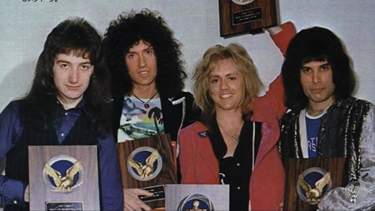 Спасибо РЕБЯТА, за то что когда-то открыла для себя ВАШУ МУЗЫКУ!