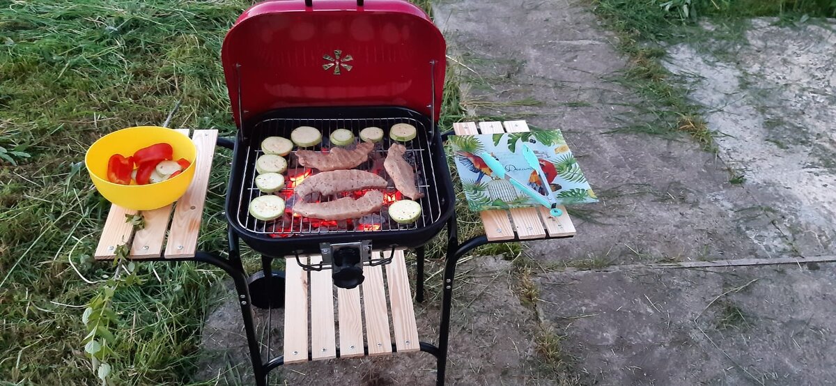 Самое любимое - овощи с мясом, приготовленные на углях.